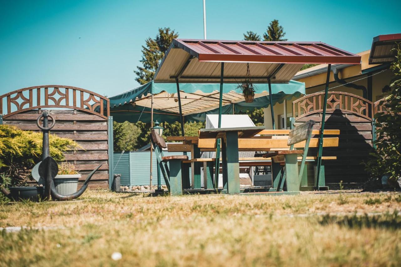 Black Tiger Seaside - Ferienwohnungen Direkt Am See Garden Exterior foto
